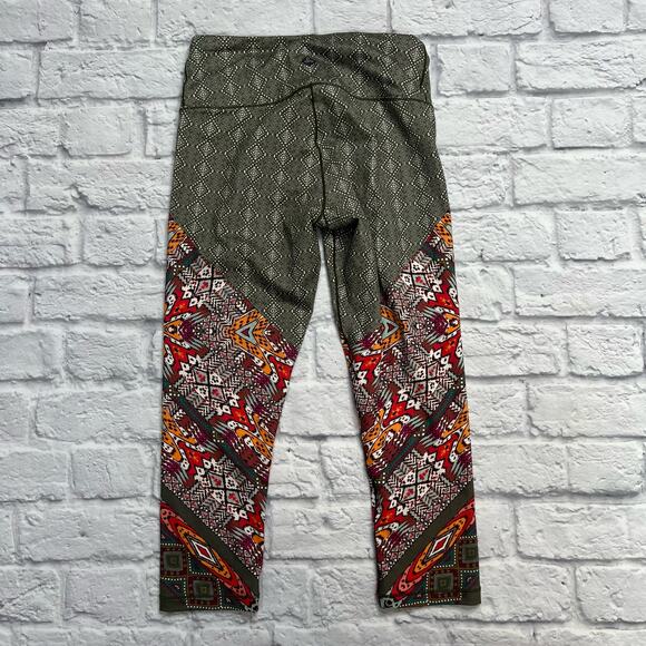 Prana Workout Leggings Tribal Print Size XS Olive Green Cropped Capri - Picture 2 of 5